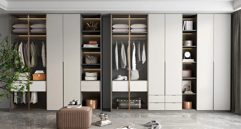 Built-in bedroom wardrobe with custom drawer dividers and jewelry trays, Oahu custom installation