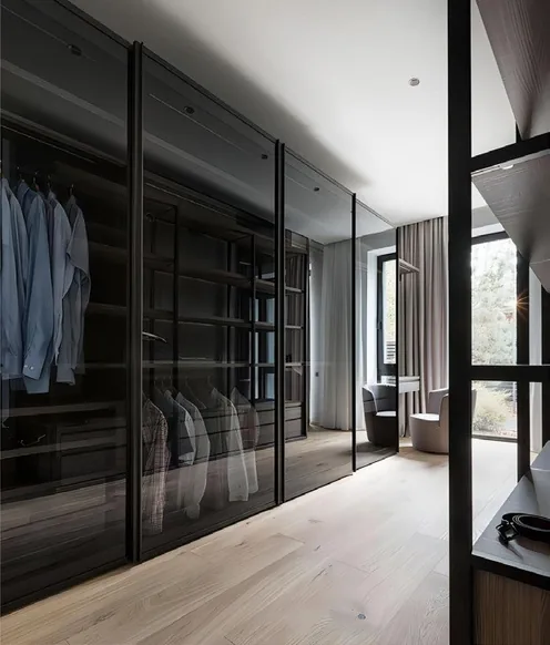 Built-in bedroom wardrobe with custom drawer dividers and jewelry trays, Oahu custom installation
