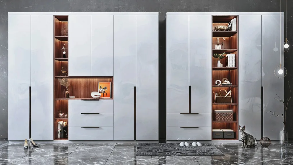 Built-in bedroom wardrobe with custom drawer dividers and jewelry trays, Oahu custom installation