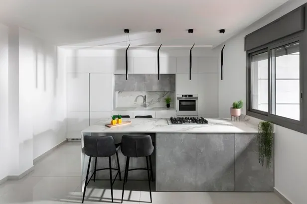 Contemporary kitchen design featuring a stone backsplash and matte finishes, Kapolei showroom display