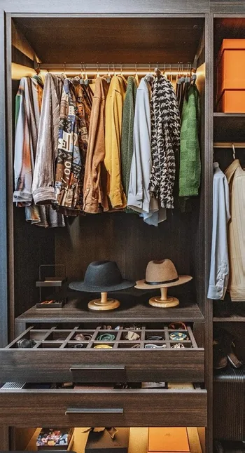 Custom walk-in closet with built-in shelving and drawers, Oahu showroom